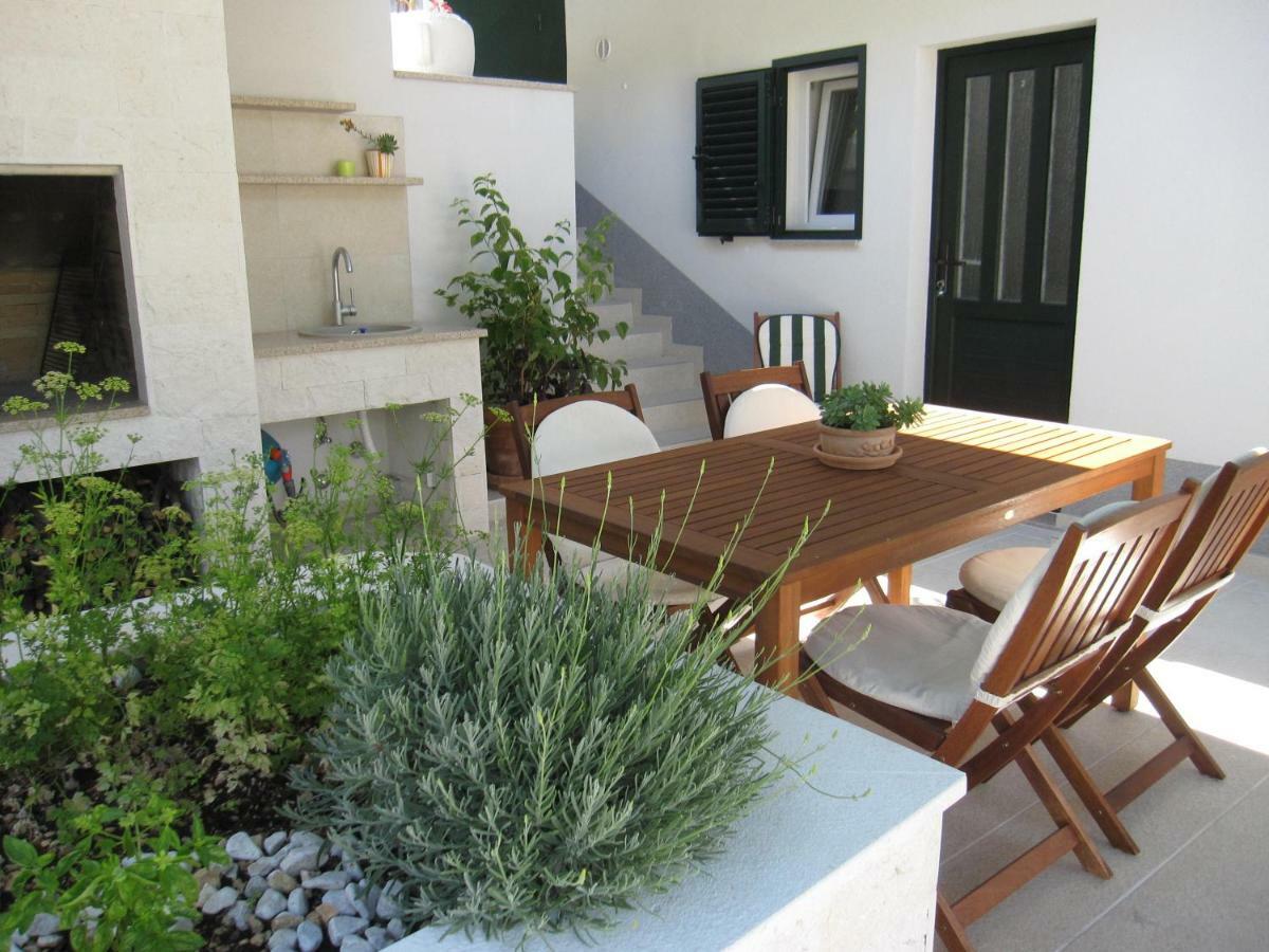 Apartments Kuzmanic Omis Exterior photo